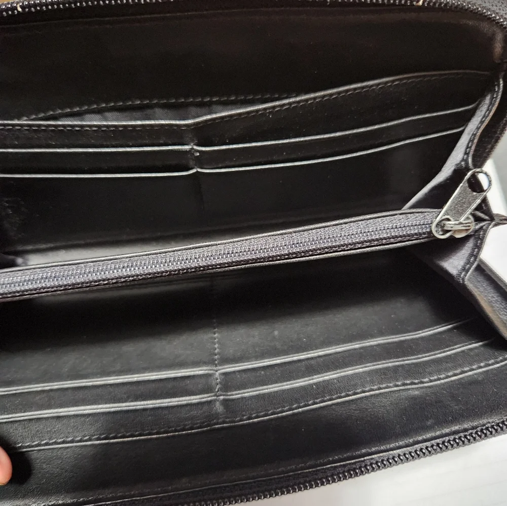 SOLD!!!!! DKNY Black Zip Around Wallet/Vintage - Picture 4 of 8